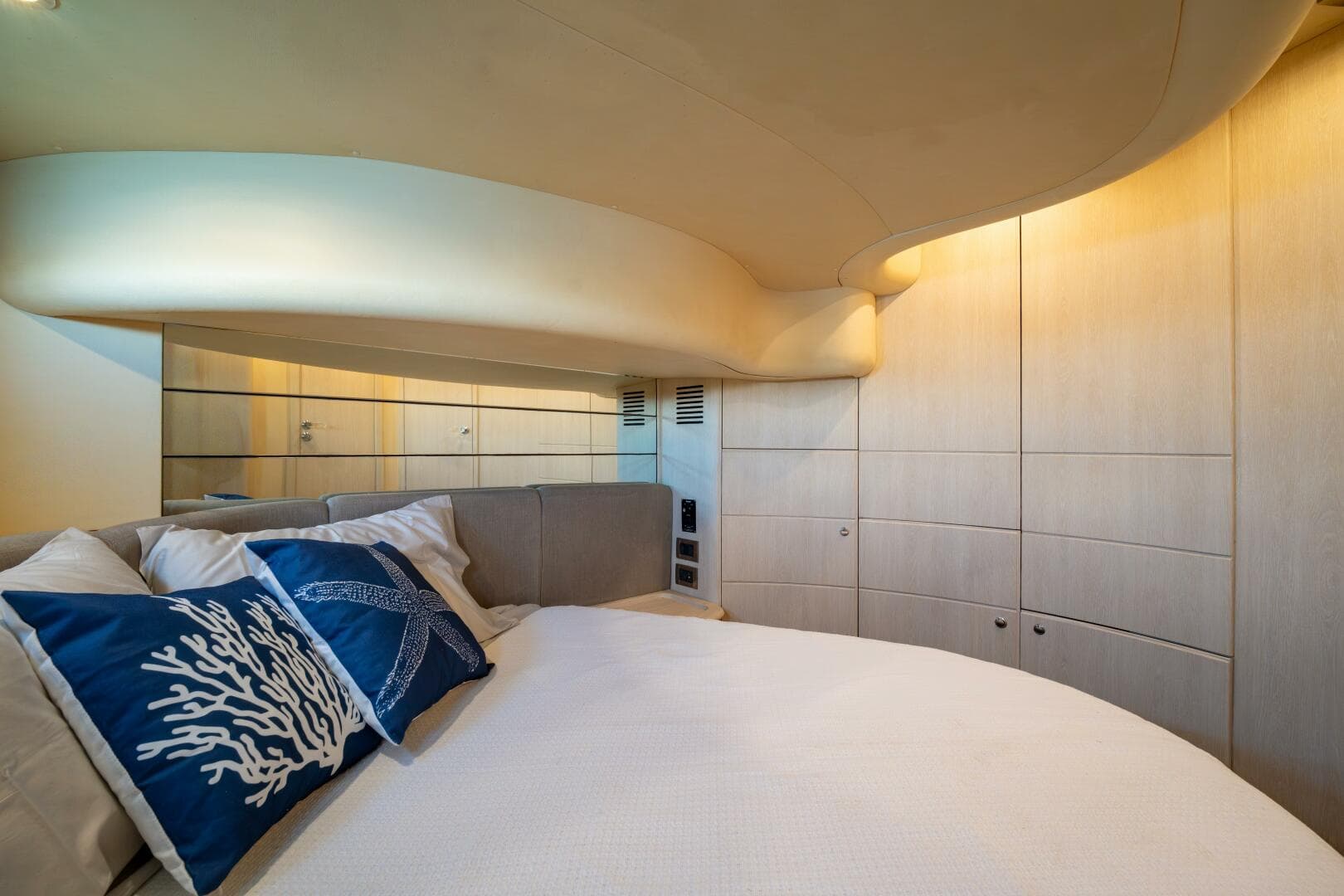 2001 Azimut 46 — photo 55