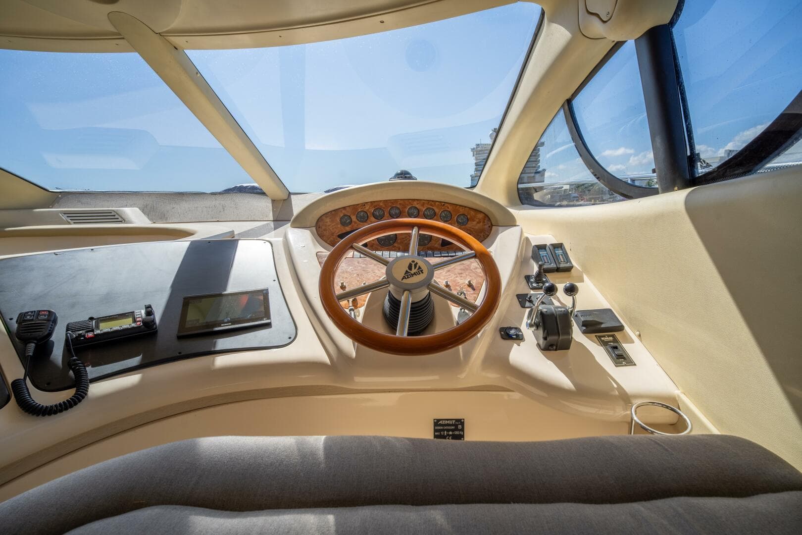 2001 Azimut 46 — photo 46