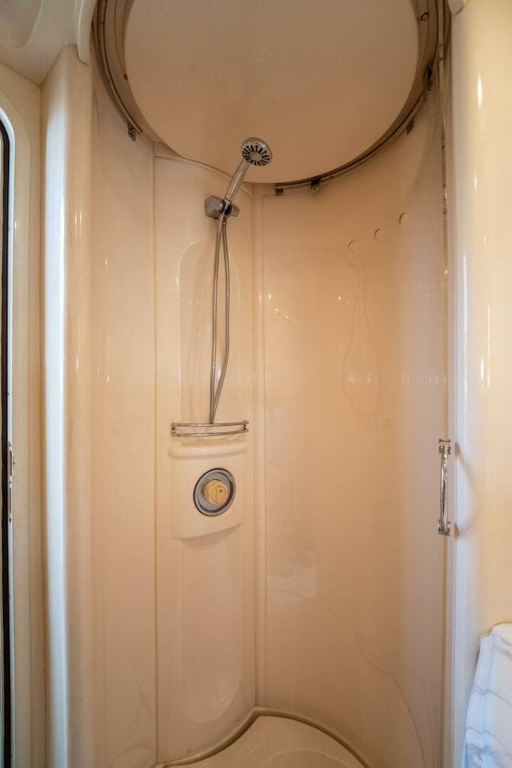 2001 Azimut 46 — photo 58