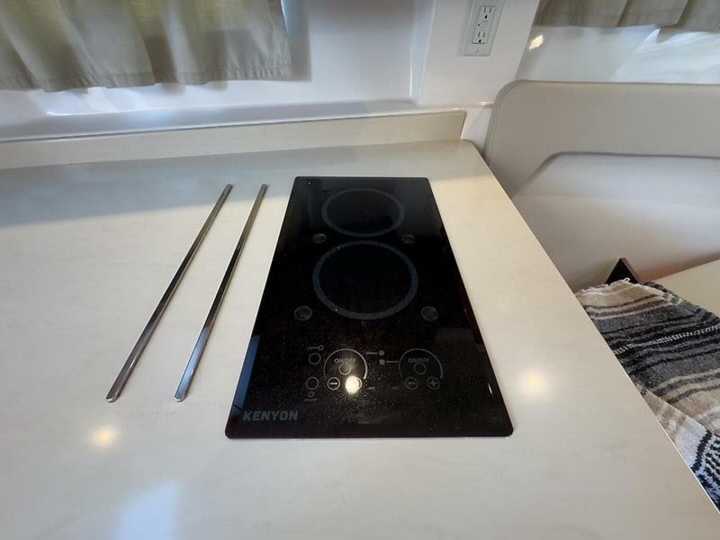 2015 Pursuit Sc 365I Sport Coupe — photo 31