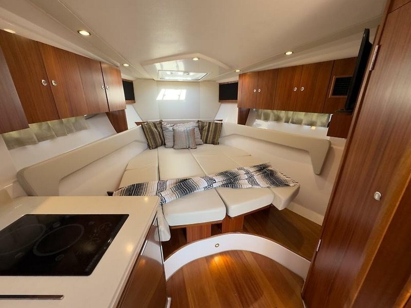 2015 Pursuit Sc 365I Sport Coupe — photo 24