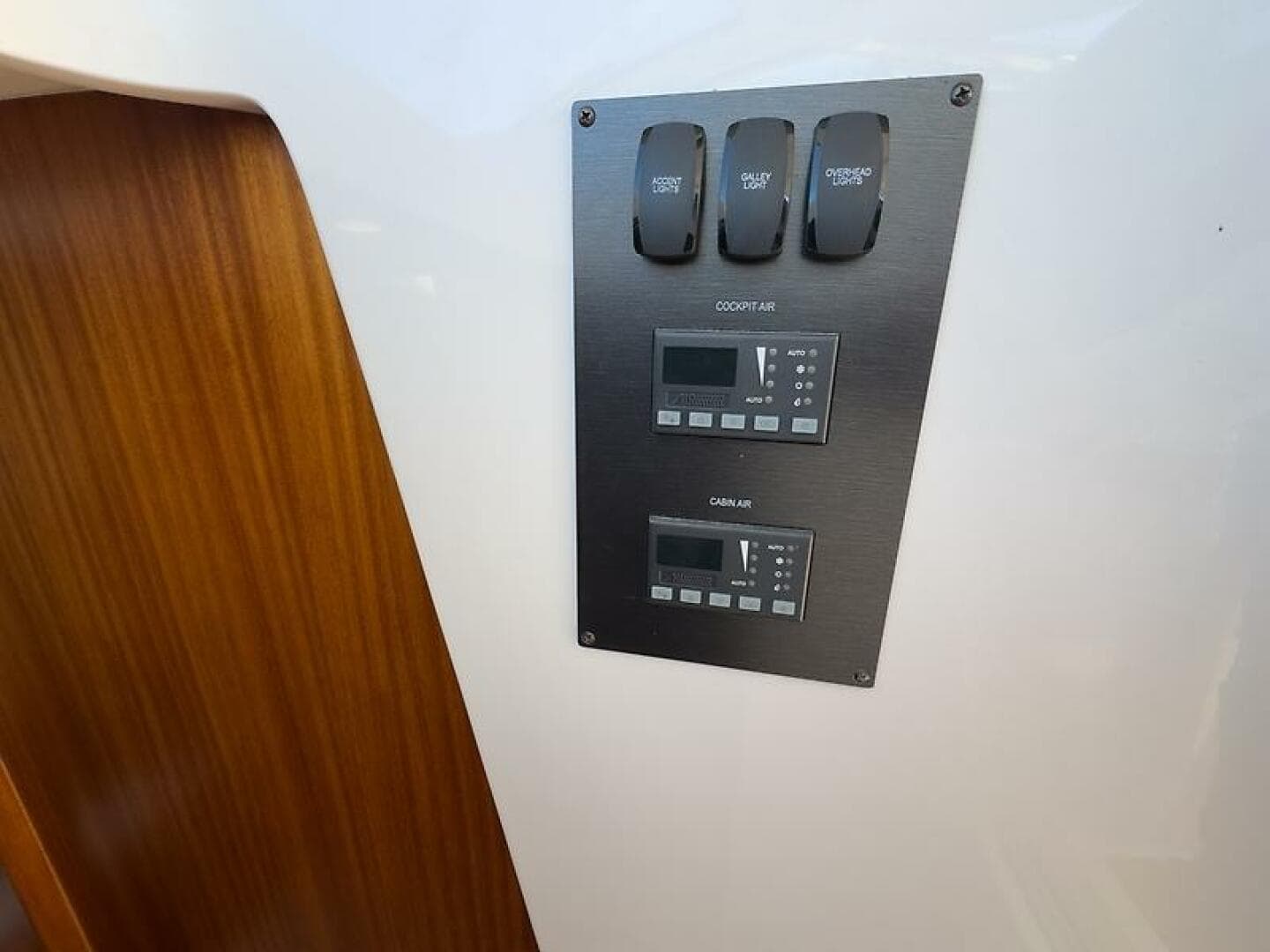 2015 Pursuit Sc 365I Sport Coupe — photo 47