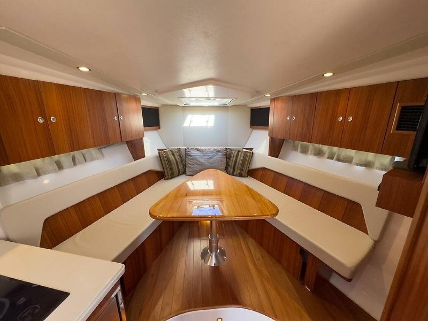 2015 Pursuit Sc 365I Sport Coupe — photo 2