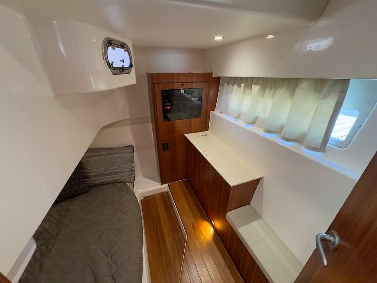 2015 Pursuit Sc 365I Sport Coupe — photo 37