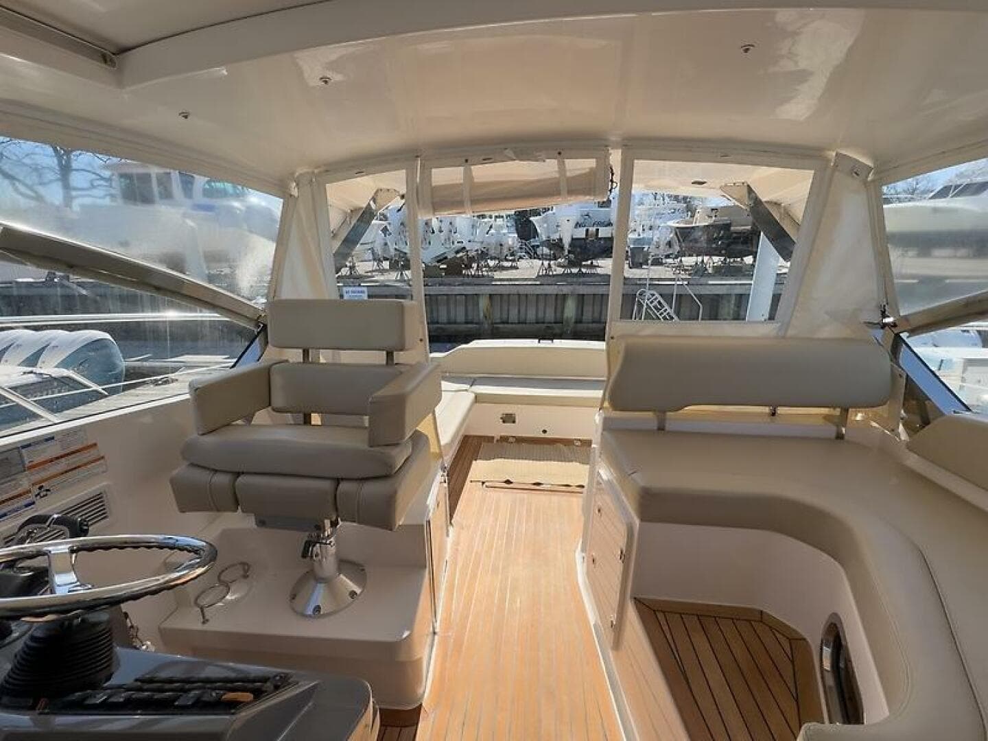 2015 Pursuit Sc 365I Sport Coupe — photo 17