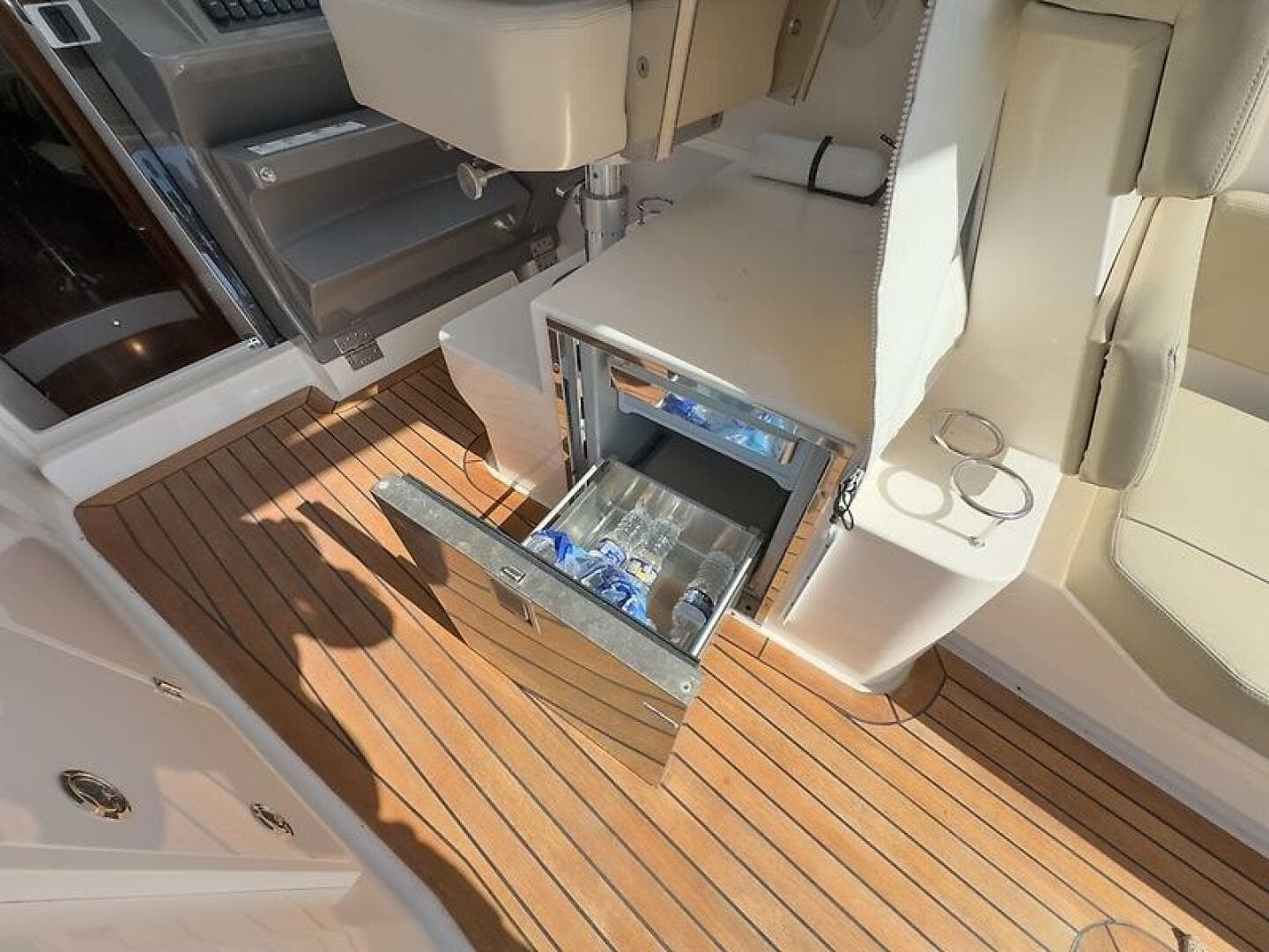 2015 Pursuit Sc 365I Sport Coupe — photo 19