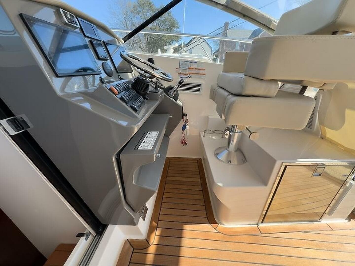 2015 Pursuit Sc 365I Sport Coupe — photo 21