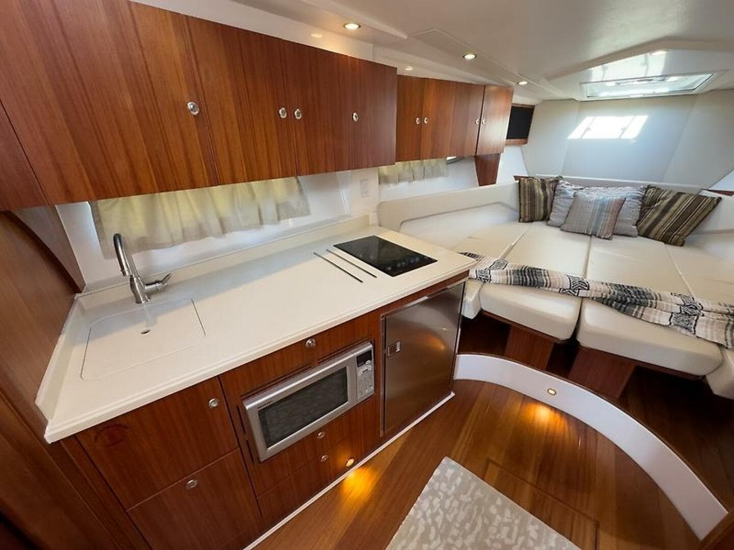 2015 Pursuit Sc 365I Sport Coupe — photo 23