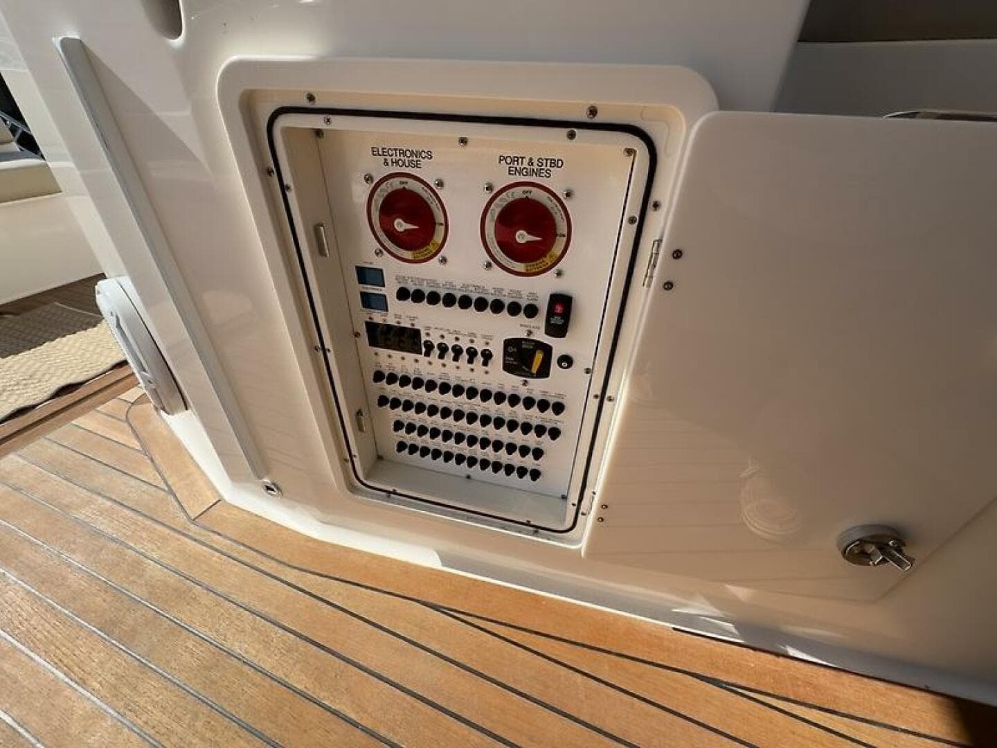 2015 Pursuit Sc 365I Sport Coupe — photo 48