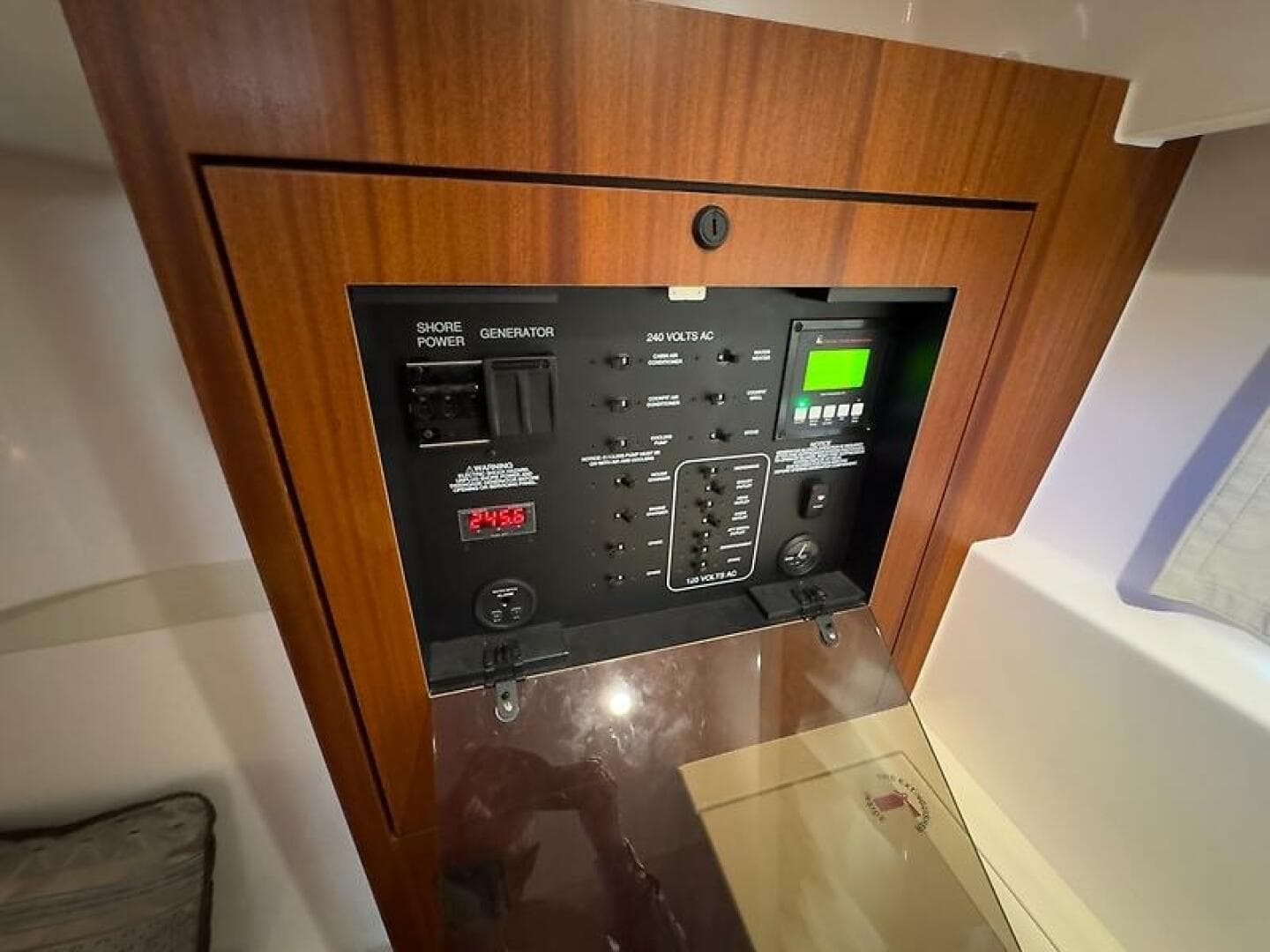 2015 Pursuit Sc 365I Sport Coupe — photo 38