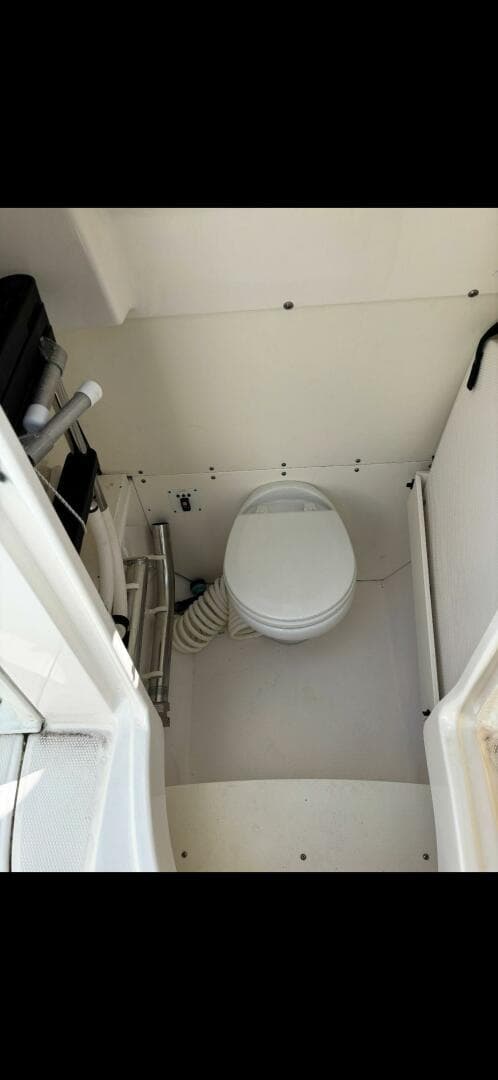 2020 Robalo R272 Center Console — photo 8