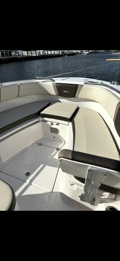 2020 Robalo R272 Center Console — photo 7