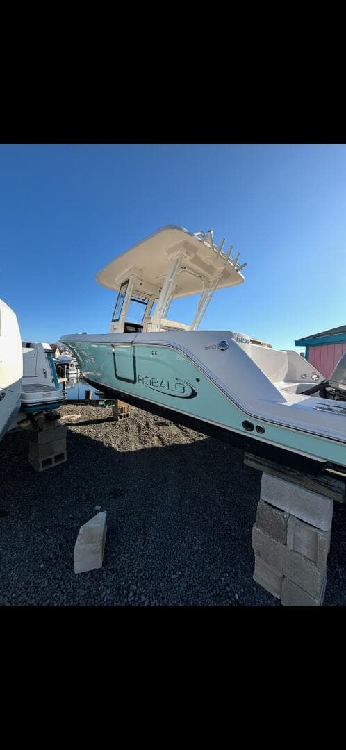 2020 Robalo R272 Center Console — photo 2