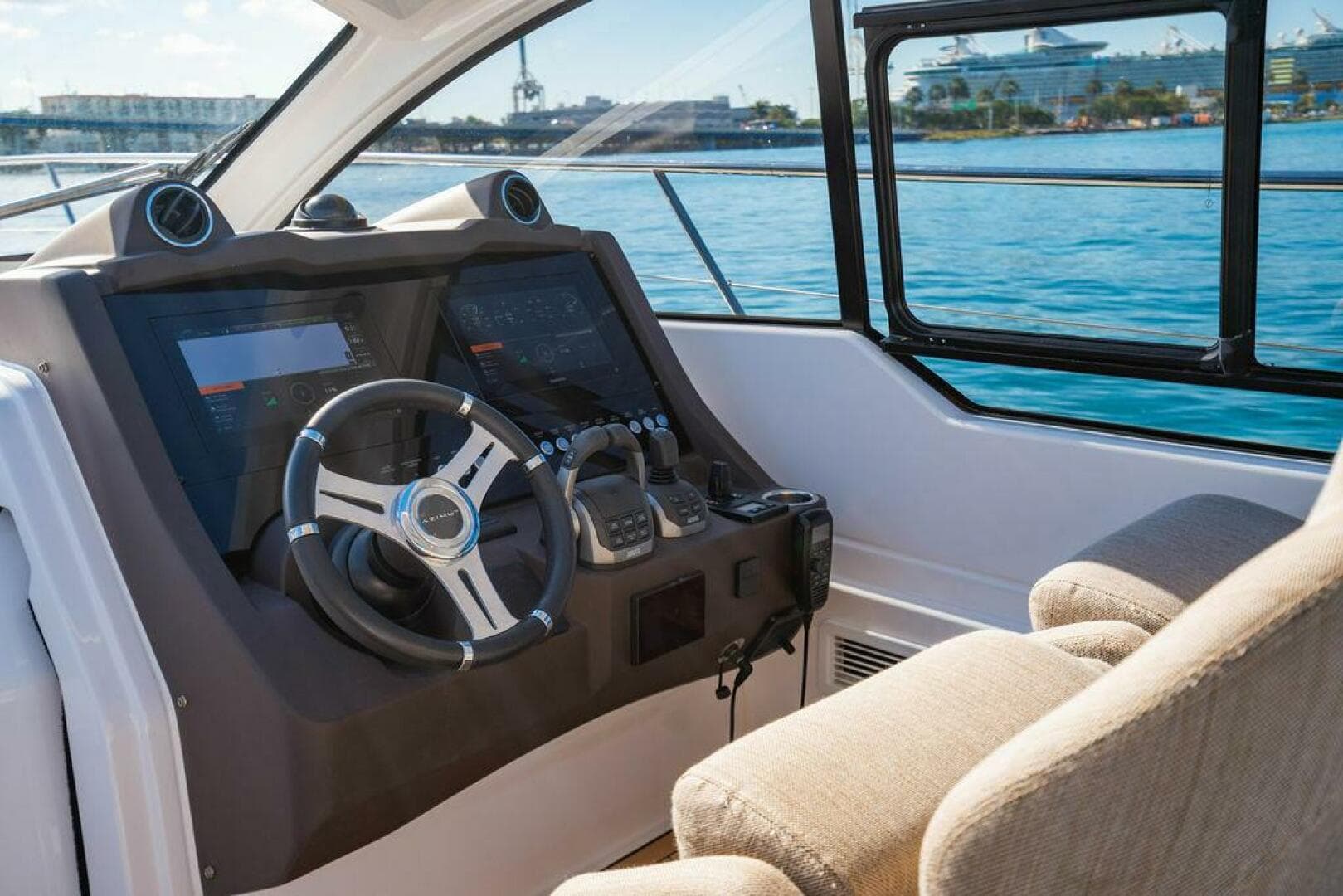 2022 Azimut 45 Atlantis — photo 3
