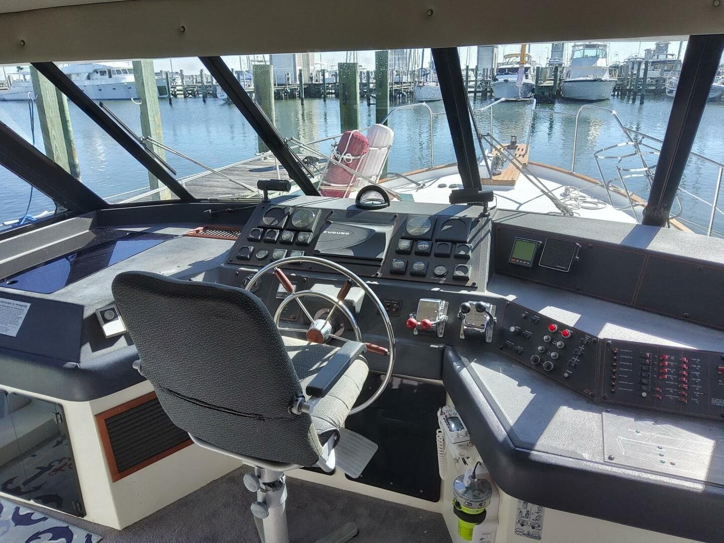 1991 Bayliner 4588 Pilothouse — photo 3