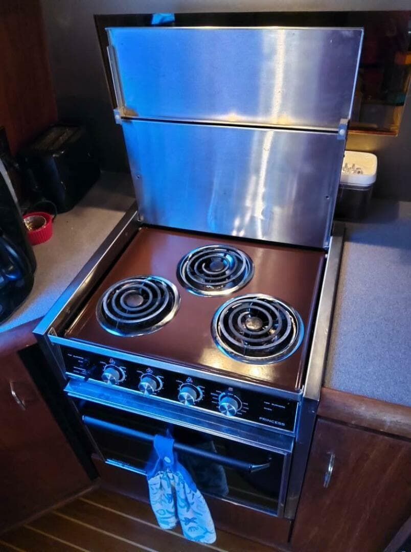 1991 Bayliner 4588 Pilothouse — photo 6