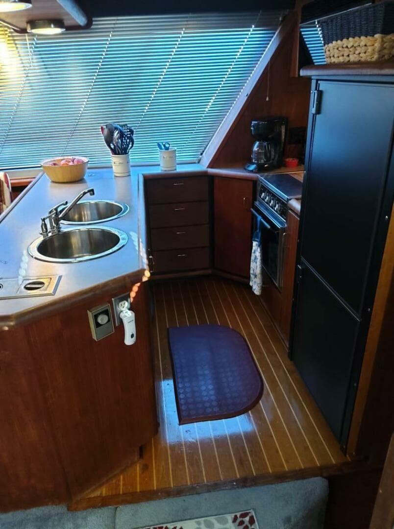 1991 Bayliner 4588 Pilothouse — photo 7
