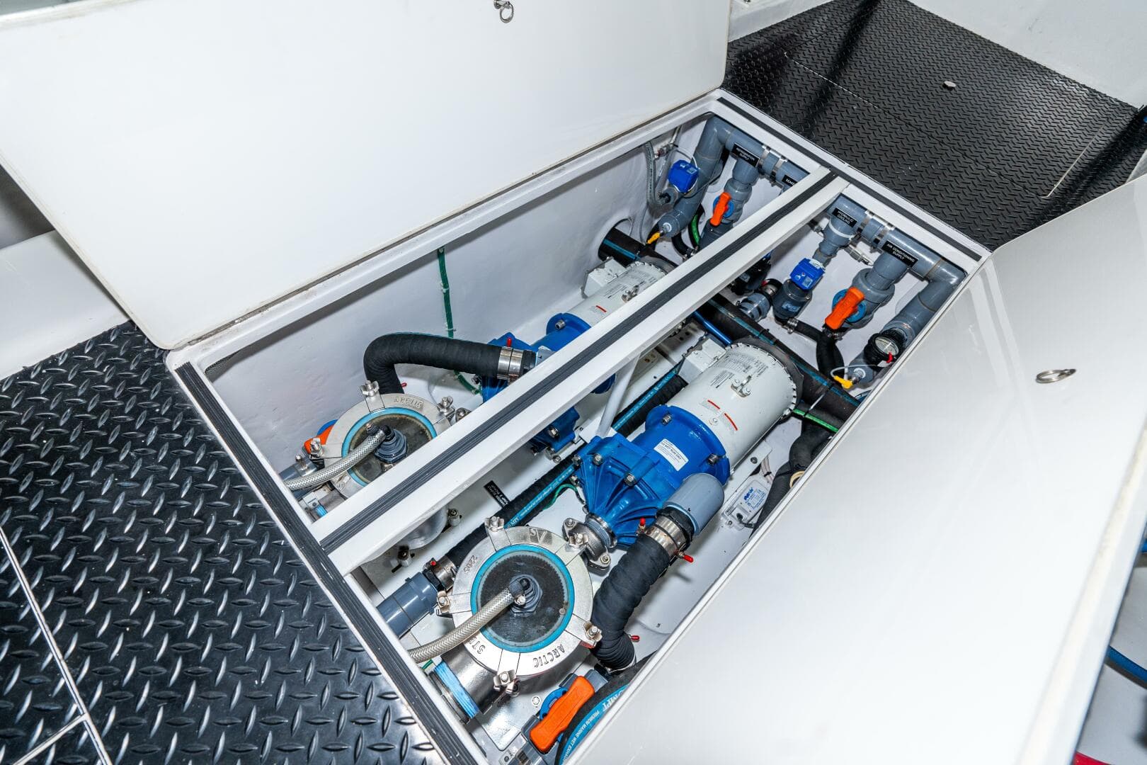 2025 Viking 90C — photo 86