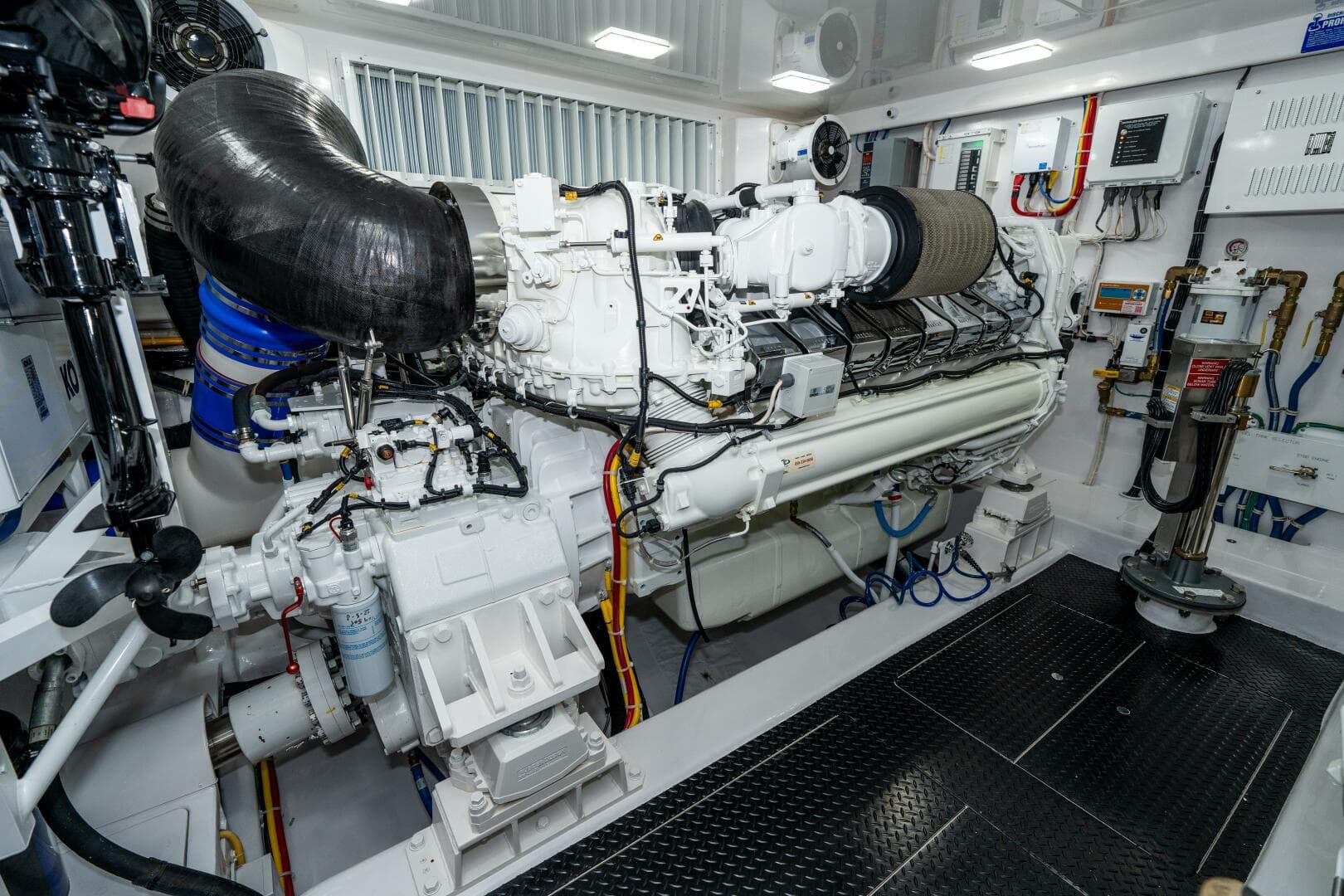 2025 Viking 90C — photo 76