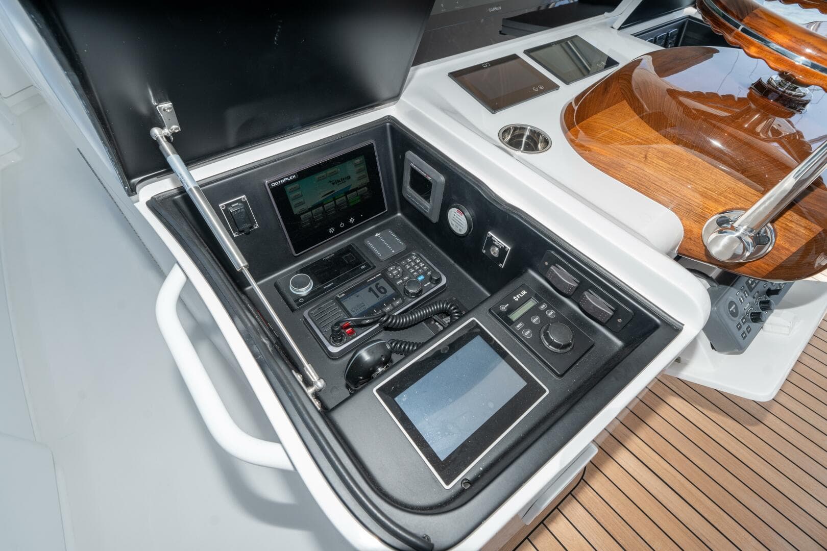 2025 Viking 90C — photo 8