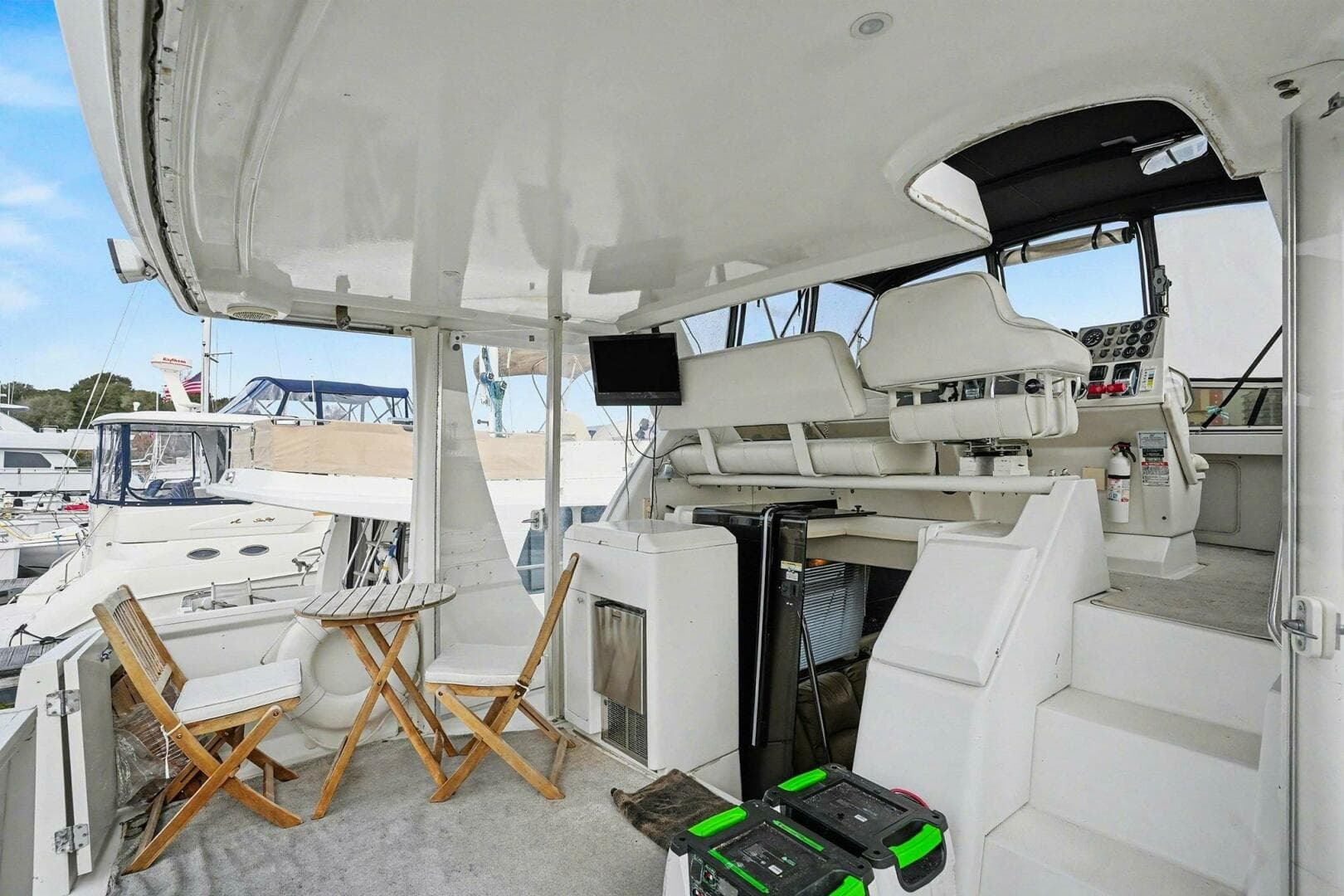 2001 Carver 356 — photo 6