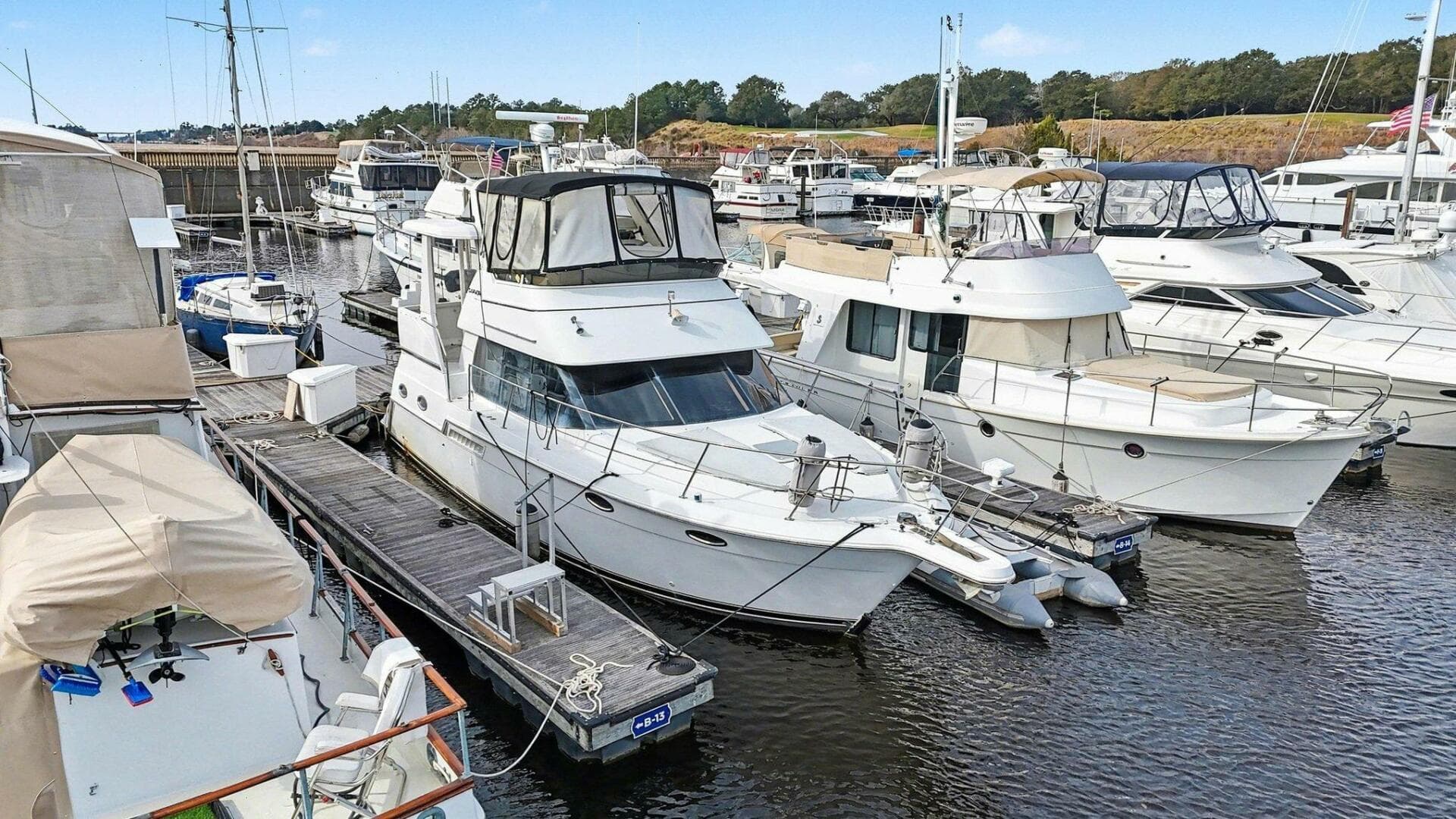 2001 Carver 356 — photo 29