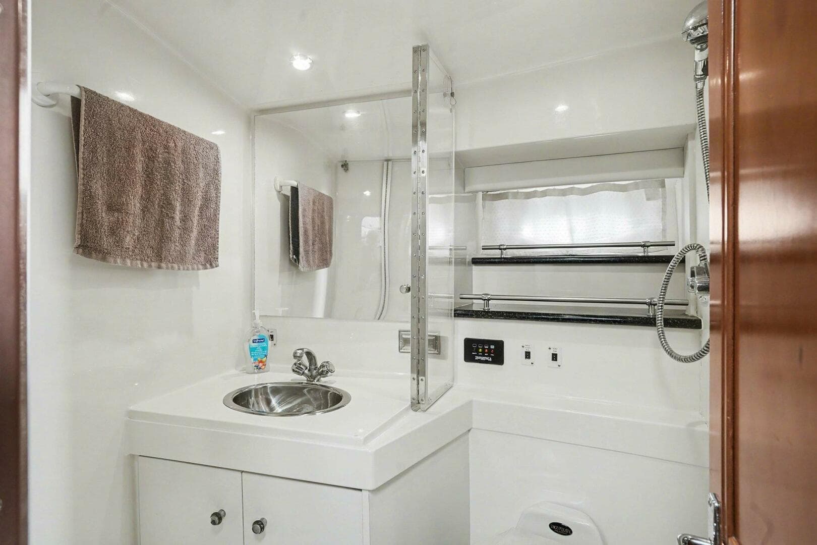 2001 Carver 356 — photo 13