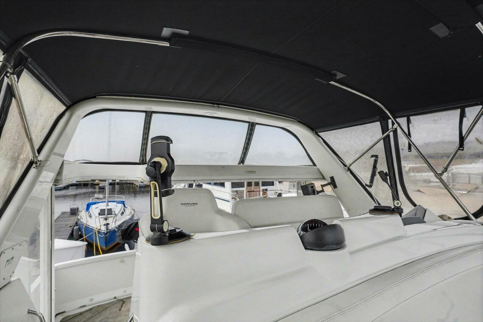 2001 Carver 356 — photo 21