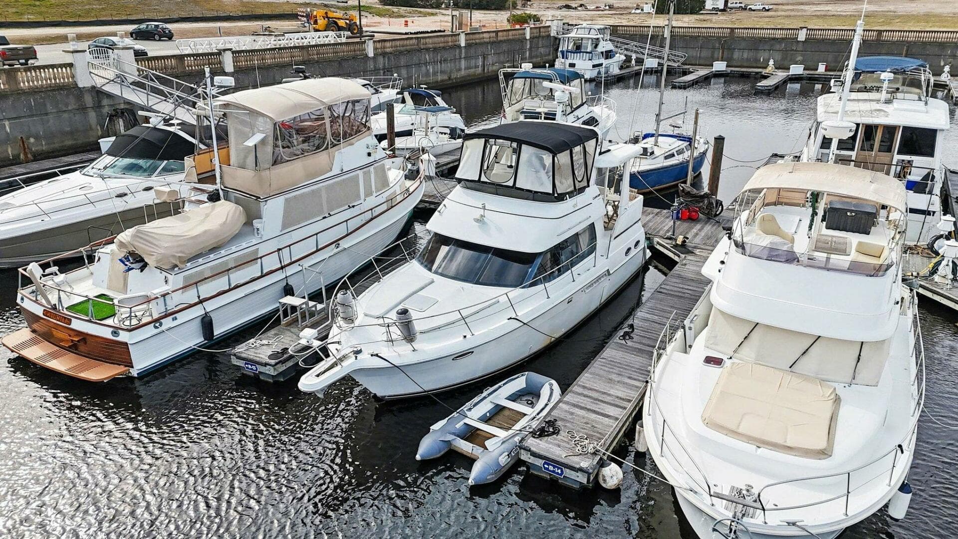 2001 Carver 356 — photo 28