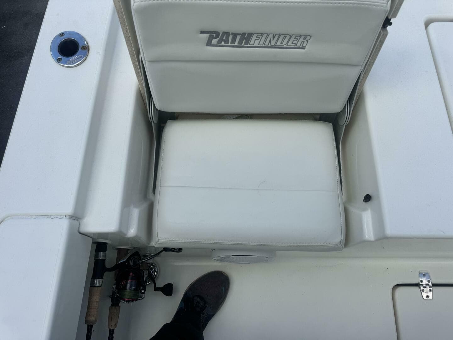 2016 Pathfinder 2400 Trs — photo 28