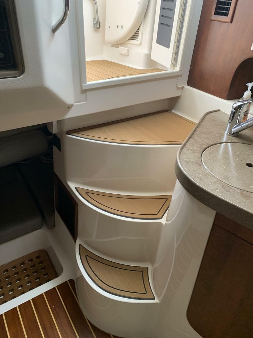 2014 Grady-White 330 Express — photo 13