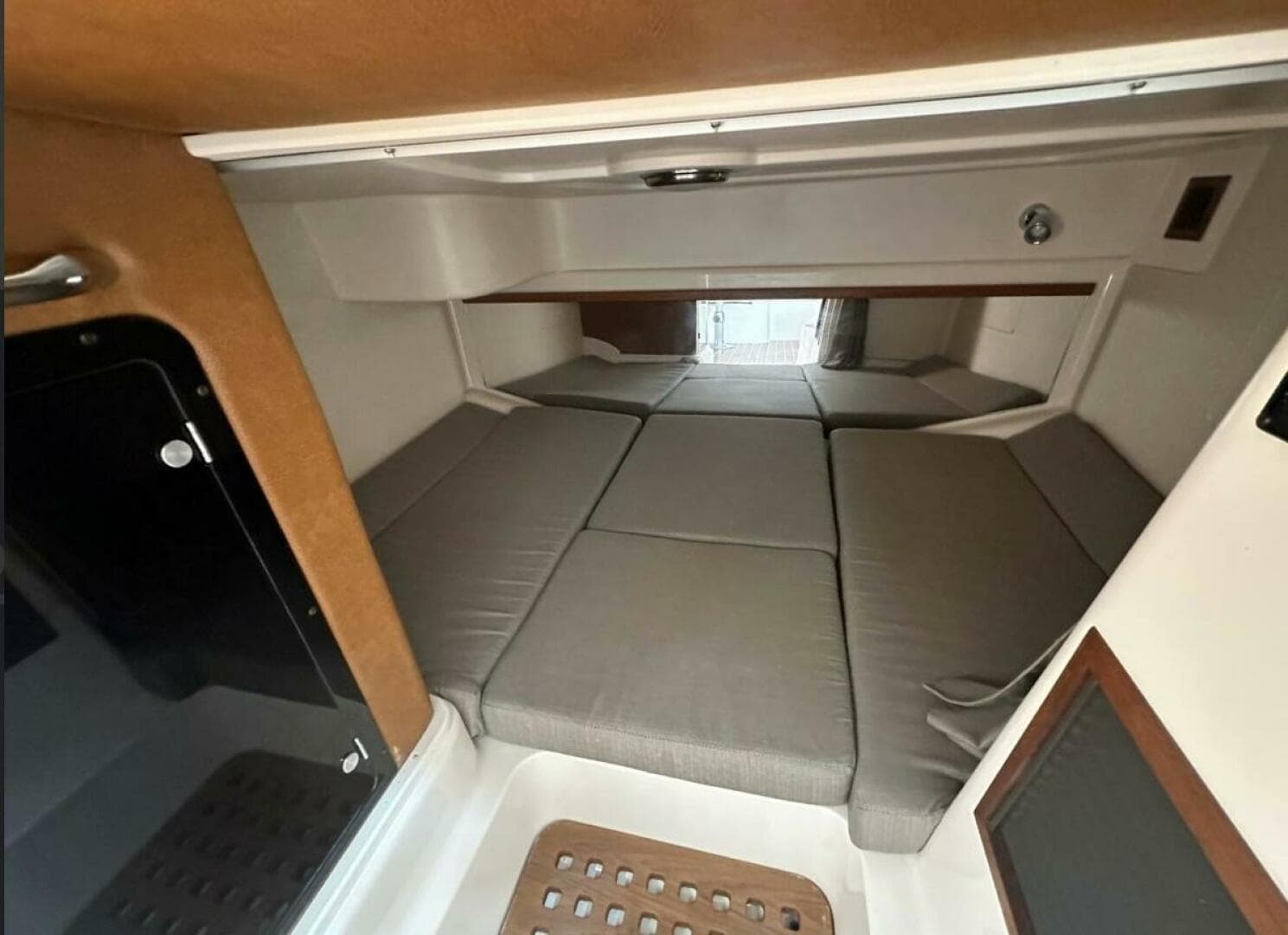 2014 Grady-White 330 Express — photo 17