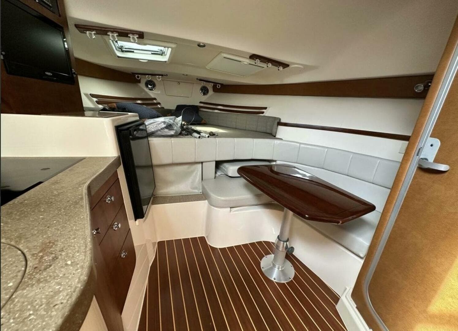 2014 Grady-White 330 Express — photo 14