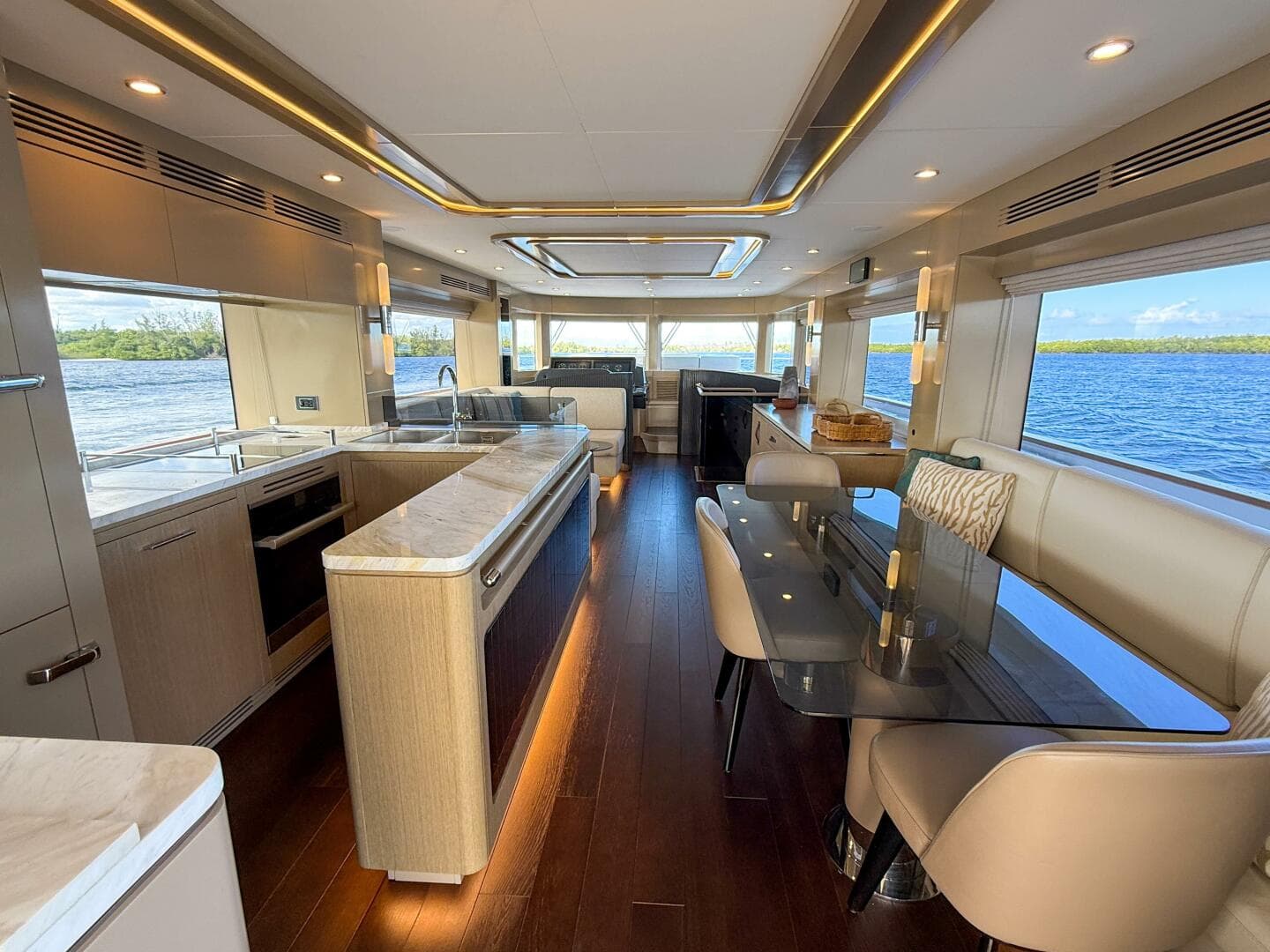 2023 Sirena 68 — photo 25