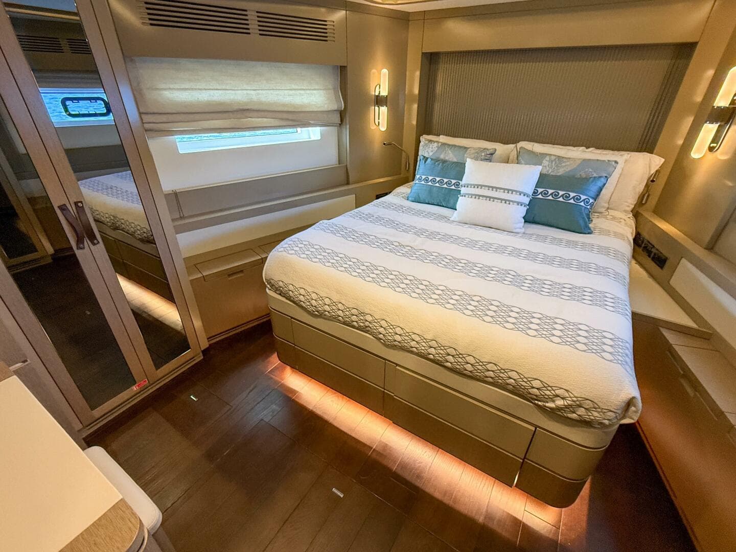 2023 Sirena 68 — photo 40