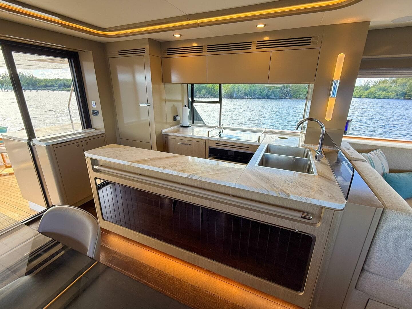 2023 Sirena 68 — photo 24