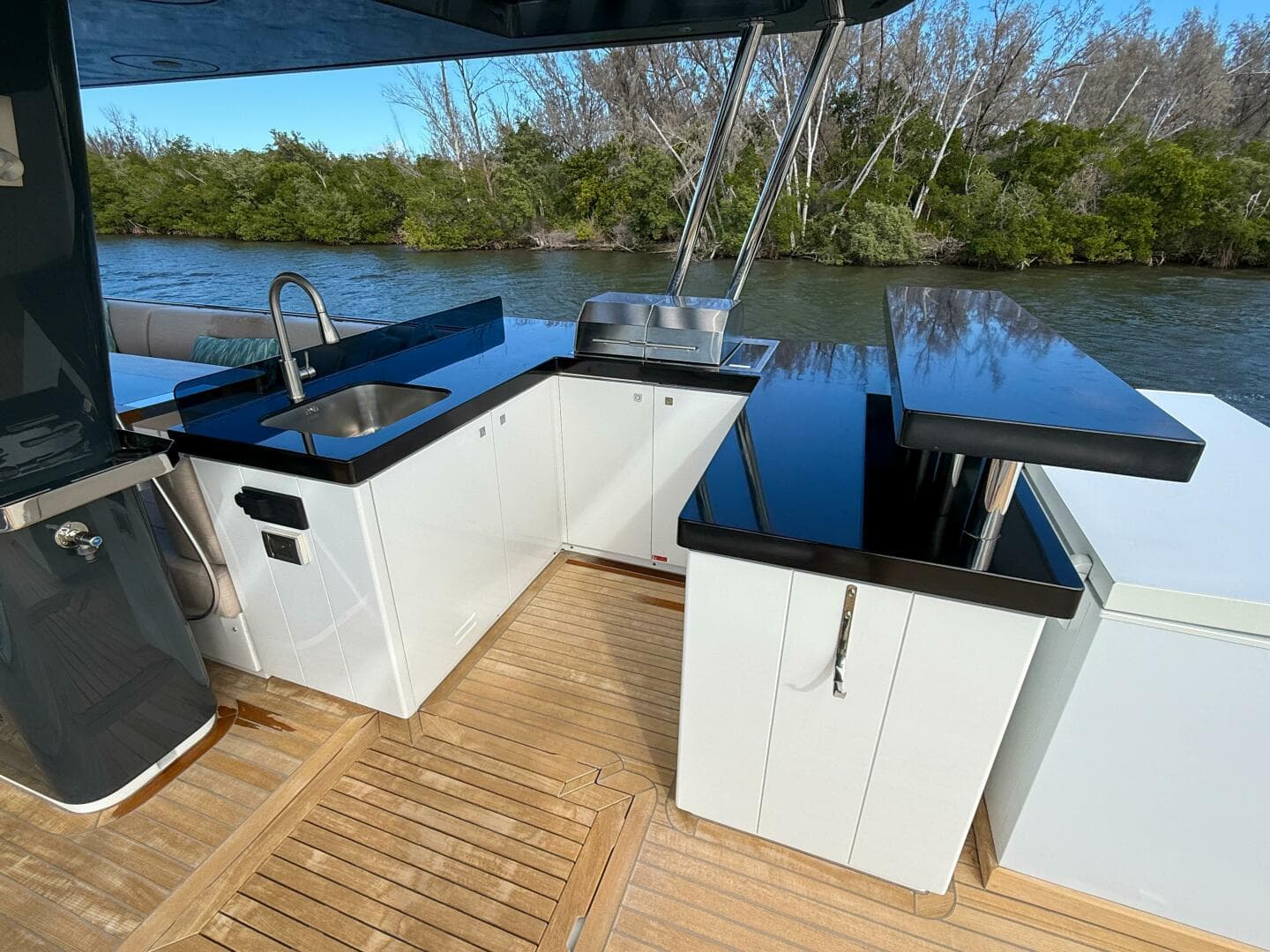 2023 Sirena 68 — photo 11