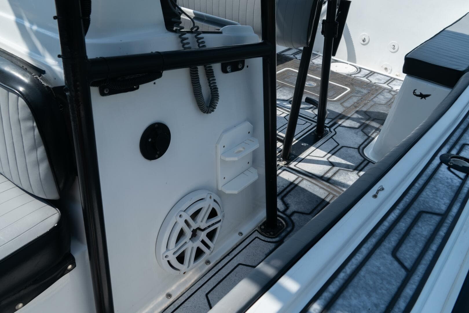 1980 Mako 214 Walkaround — photo 15