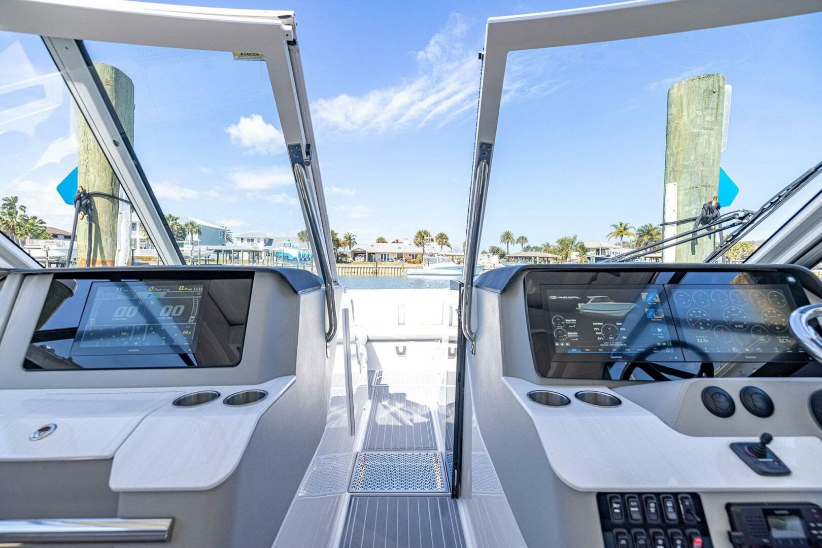 2022 Regal LX 36 — photo 22