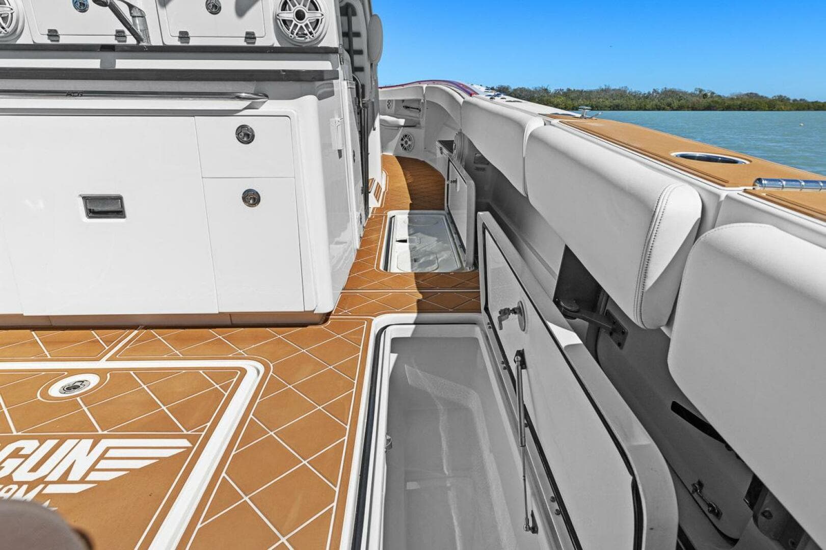 2019 Hydra-Sports 4200 Siesta — photo 53