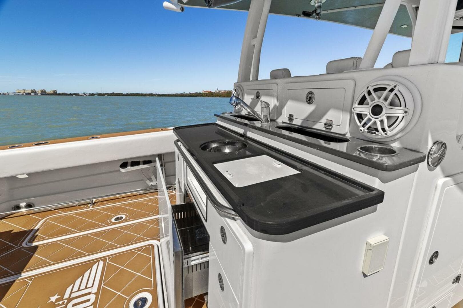 2019 Hydra-Sports 4200 Siesta — photo 38