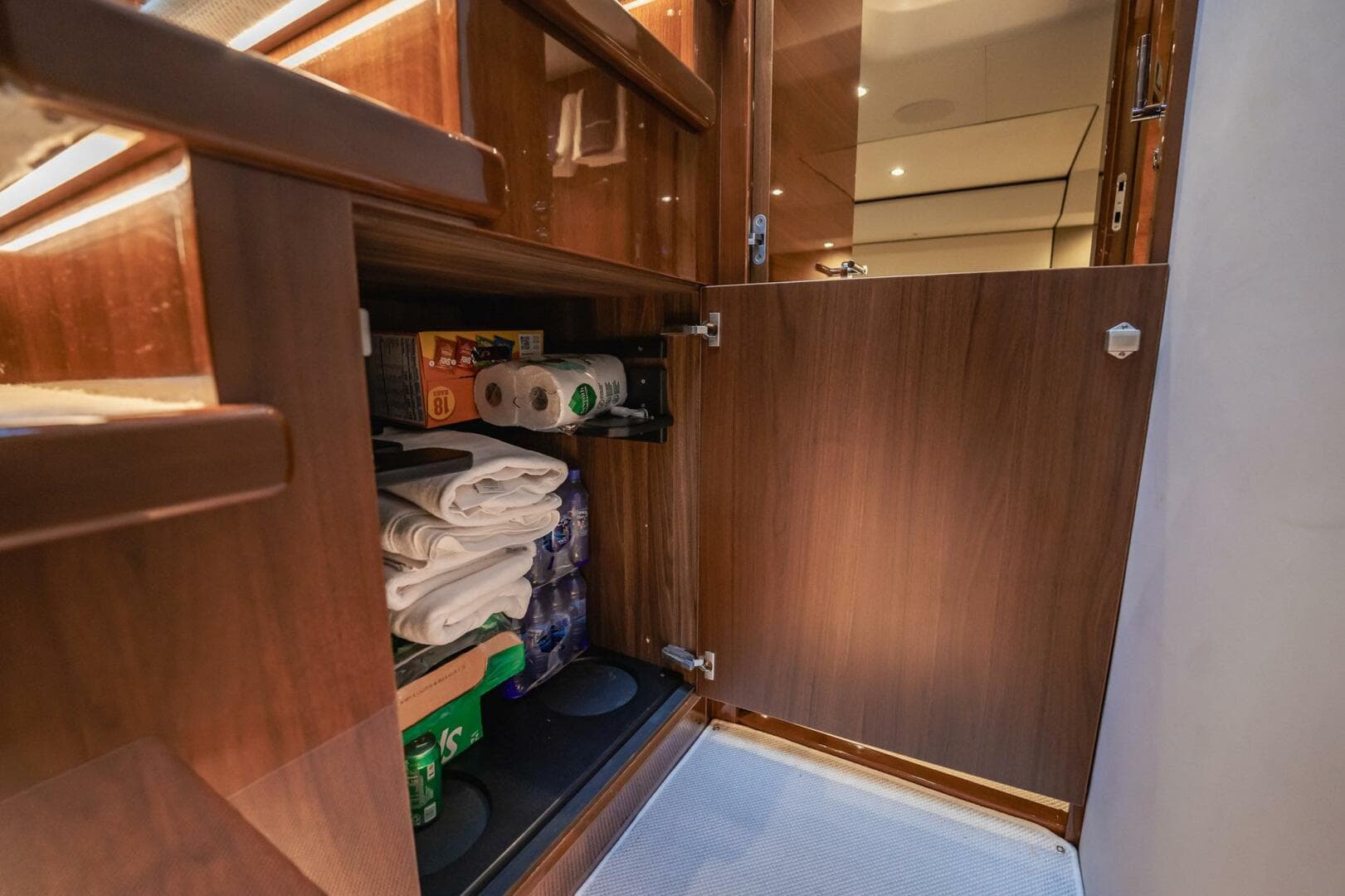 2019 Princess F55 — photo 25