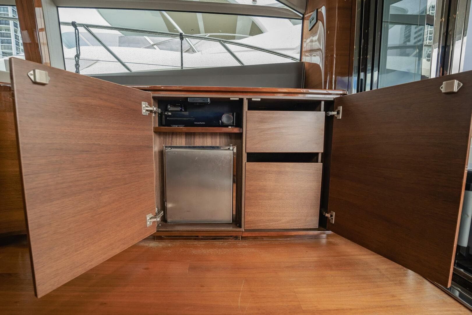 2019 Princess F55 — photo 9