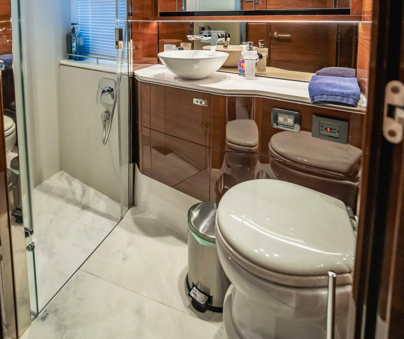 2019 Princess F55 — photo 21