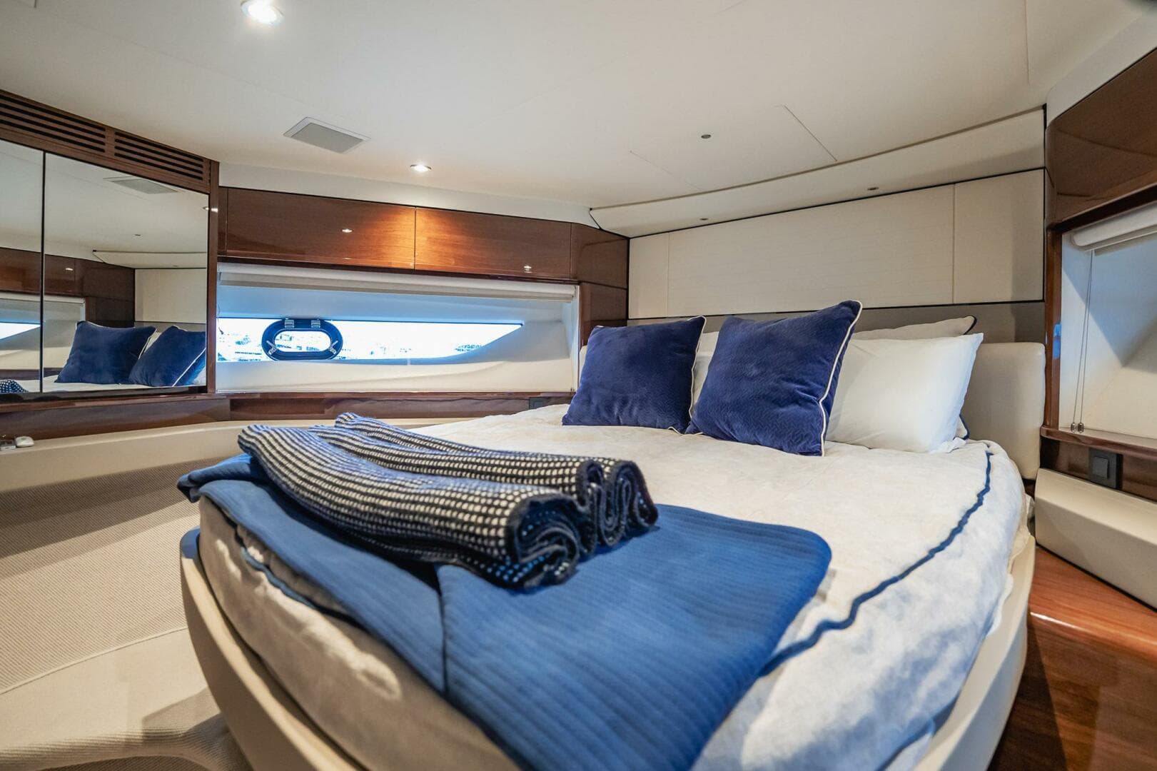 2019 Princess F55 — photo 20