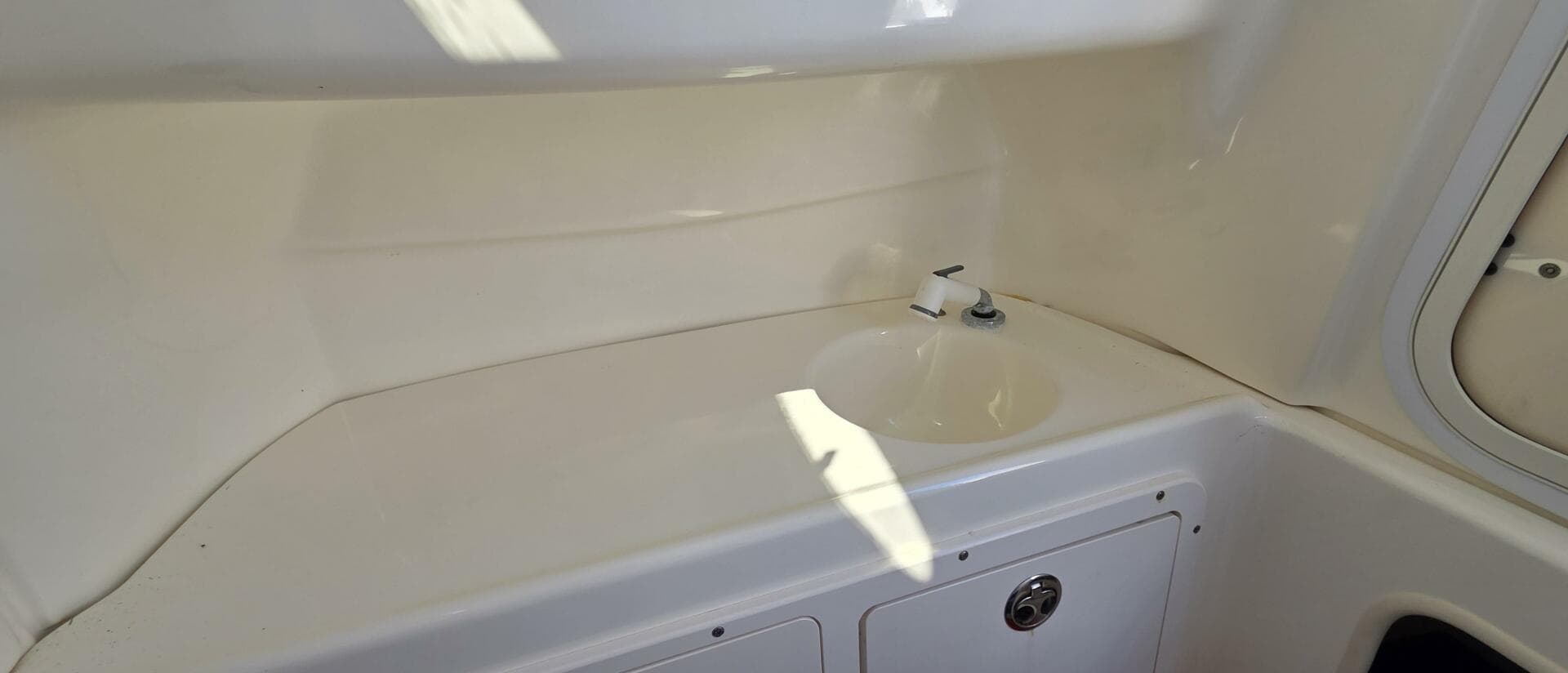 2006 Boston Whaler 270 Outrage — photo 14