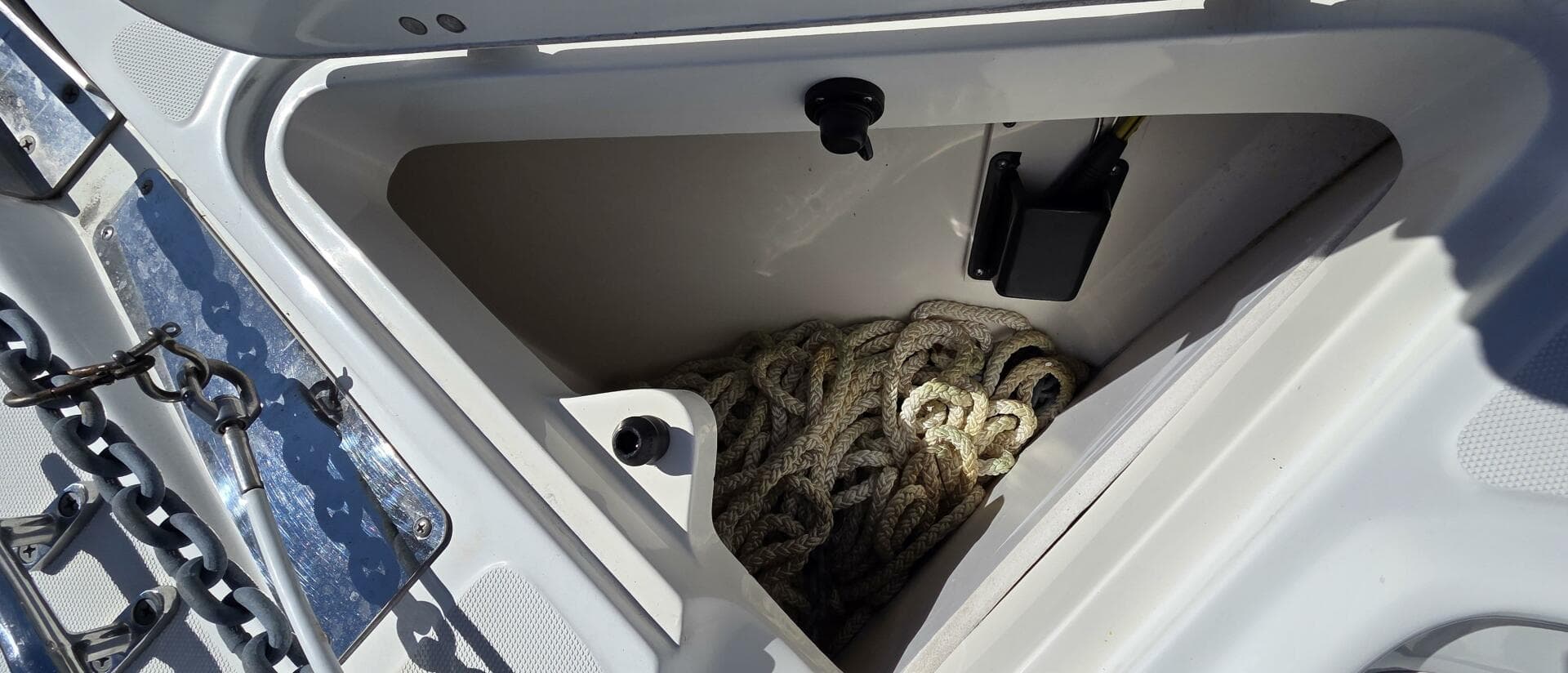 2006 Boston Whaler 270 Outrage — photo 9