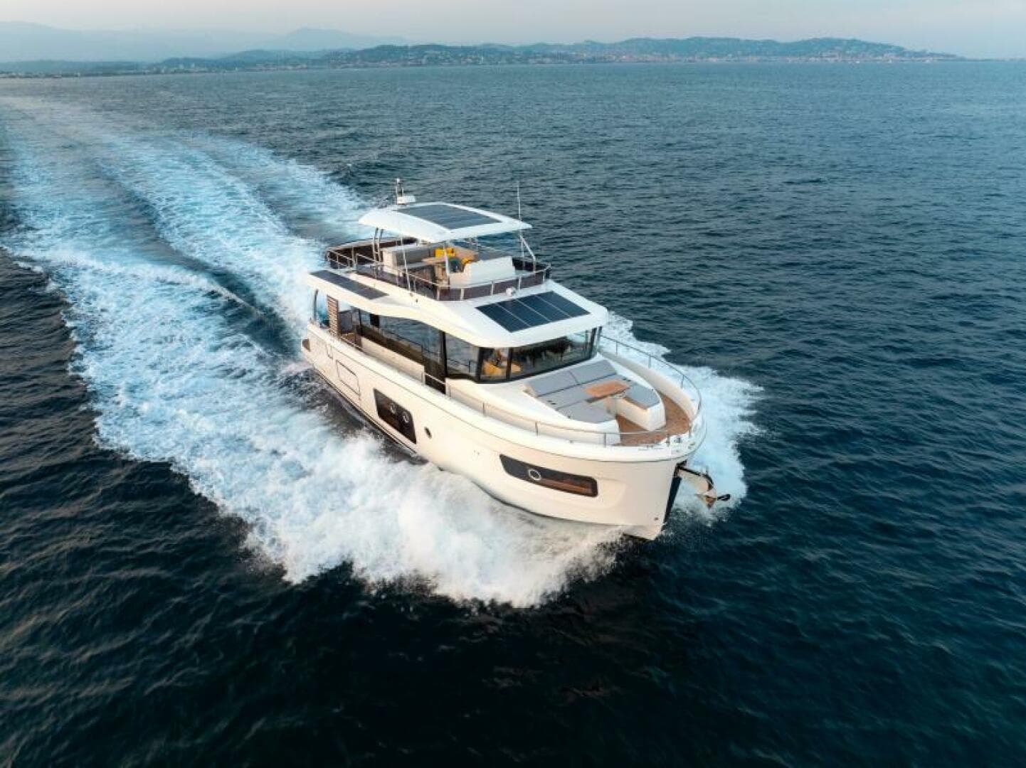 2026 Beneteau Swift Trawler 54 — photo 37