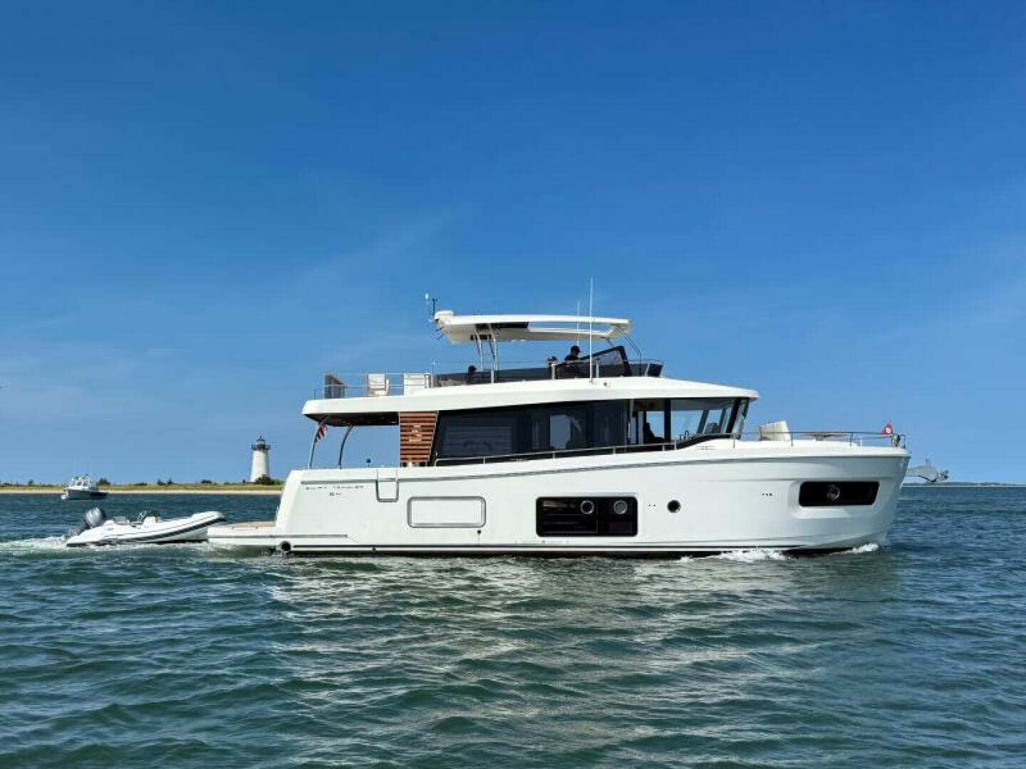 2026 Beneteau Swift Trawler 54 — photo 2