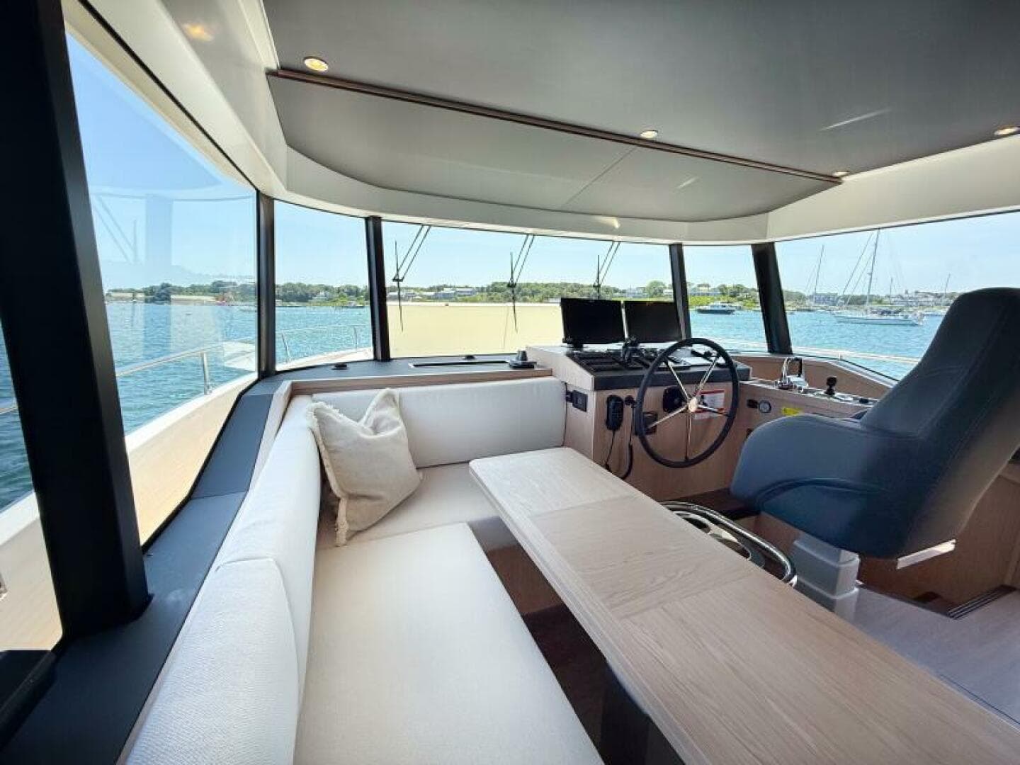 2026 Beneteau Swift Trawler 54 — photo 10